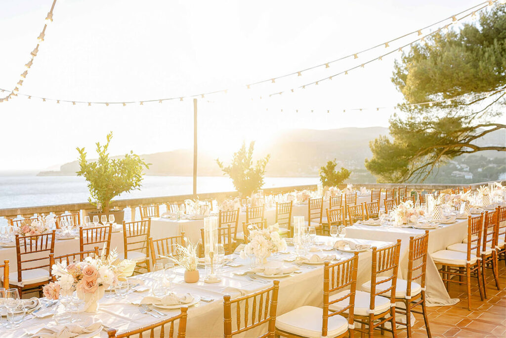 Cenografia de casamento à beira-mar