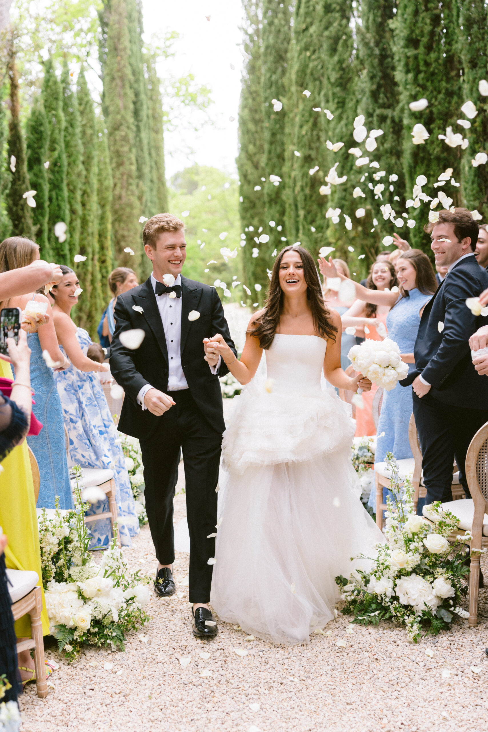 Château Martinay destination wedding whithe and baby blue