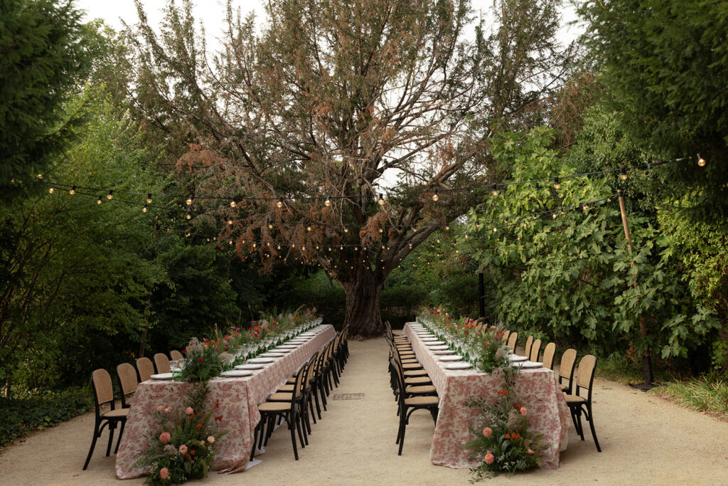 wedding-tables-garden-style-decor-wedding-in-provence-galinier-de-lourmarin-sea-bride-and-sun