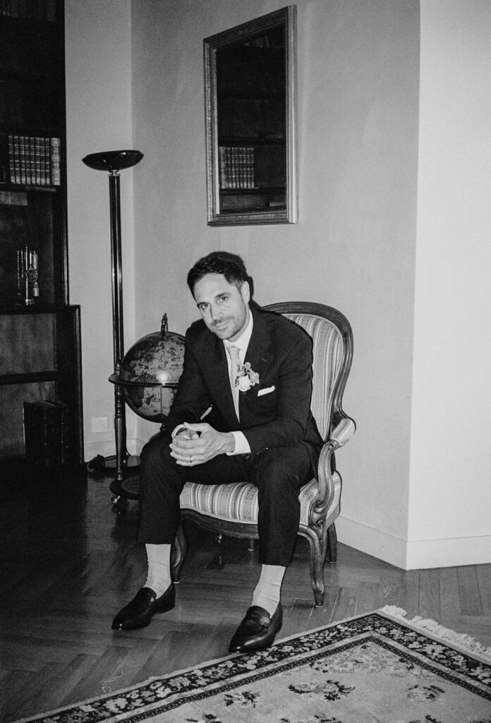 Groom-after-getting-ready-smiling-happy-and-confident-wedding-in-provence-domaine-de-lamanon-sea-bride-and-sun